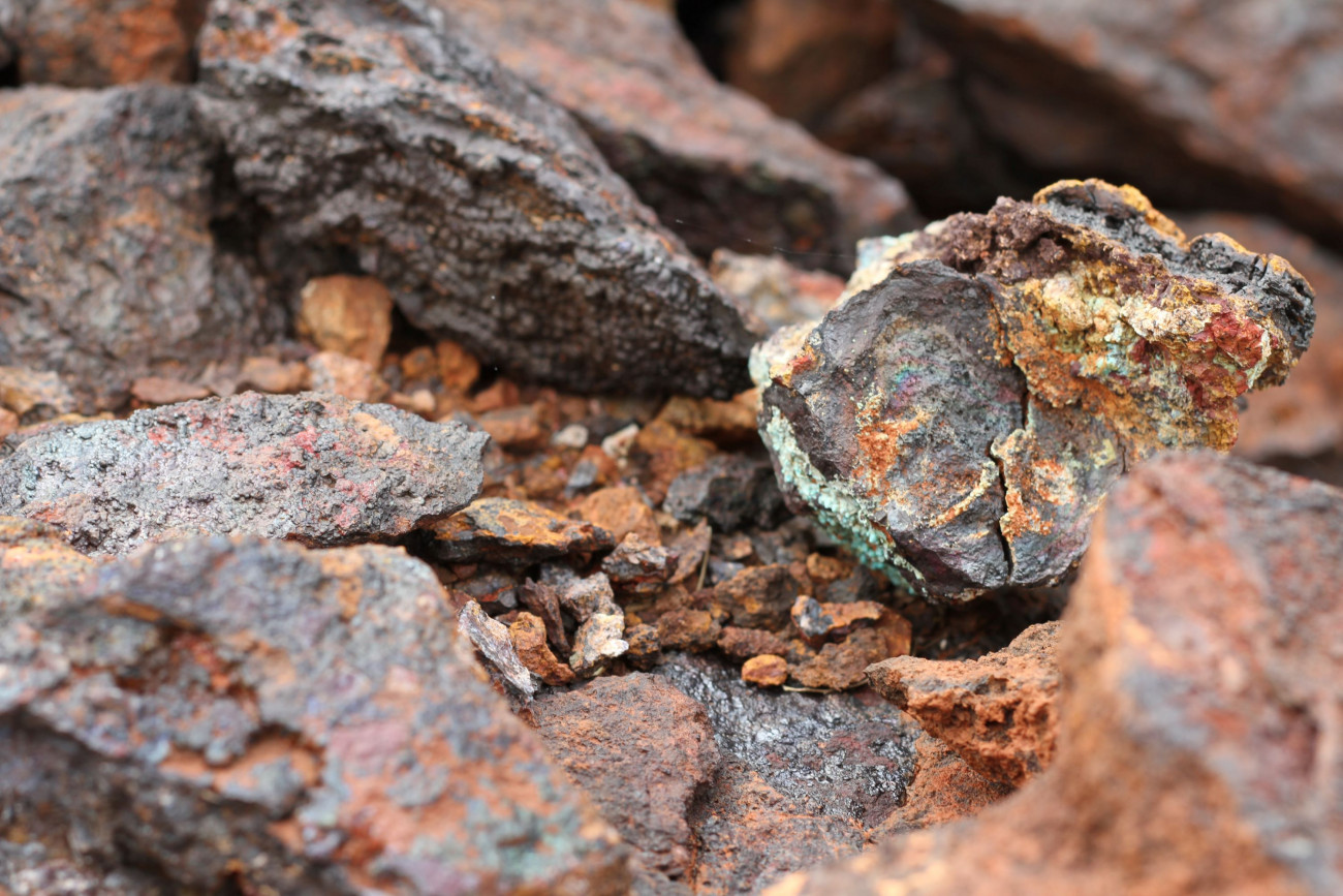 Slika rude z vsebnostvjo bakra kobalta in niklja iz rudnika Andover Australija 16.10.2023
